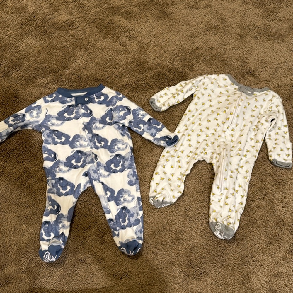 Newborn onesies lot